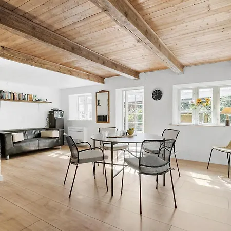 3 Bedroom Awesome In בית נופש *