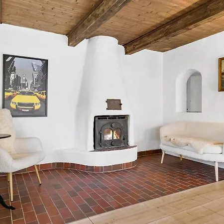 3 Bedroom Awesome In בית נופש Klemensker